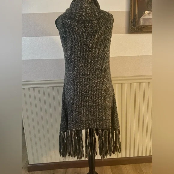 Escio Sleeveless Sweater Vest Small – Mixed Neutral Tone Knit with Fringe - Picture 10 of 13